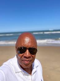 Living your best life Many people are in mismatched relationships where  they give 80% and the other person gives 20%, yet they're still there. The  good rule of thumb is that if