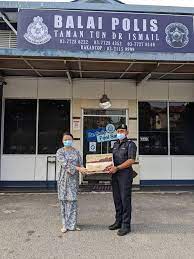 Balai polis taman tun dr ismail jalan burhanuddin helmi, kuala lumpur, malaysia. Hannah Yeoh Saya Telah Menghantar Buah Kurma Kepada Facebook