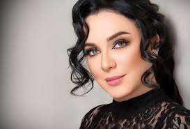 أفكر جديا في اعتزال كل شيء، مهنتي كمذيعة والسوشيال ميديا نهائيا، وكل شيء، كل ما تعرفه الناس لا أريده. Ù†Ø¬Ù…Ø§Øª Ø¹Ø±ÙÙ† Ø¨Ù„ÙˆÙ† Ø¹ÙŠÙˆÙ†Ù‡Ù† Ø§Ù„Ø·Ø¨ÙŠØ¹ÙŠ Ù…Ø¬Ù„Ø© Ø§Ù„Ø¬Ù…ÙŠÙ„Ø©