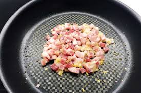 Vi spieghiamo come prepararle in pochi minuti. Ricetta Pasta Carciofi E Pancetta Preparala In 5 Passaggi