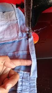 Jika pada celana bahan biasanya terdapat sisa bahan yang bisa di gunakan untuk membesarkan nya maka lain halnya untuk celana jeans yang di buat oleh pabrik garment. Cara Membesarkan Lingkar Pinggang Dan Pinggul Celana Kulot