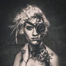 Carrie Howlett's Instagram, Twitter & Facebook