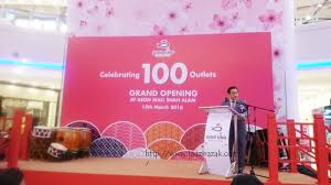 Recently, my sister in law(sil) email to me about something really important for every muslims who loves eating japanese food. Sushi King Halal Pembukaan Outlet Ke 100 Di Aeon Shah Alam