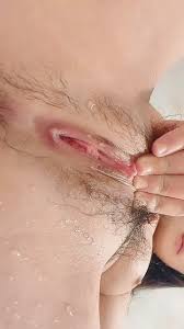 新片速遞】极品学妹水嫩嫩的小骚穴，躲在浴室揉奶玩逼，道具抽插手抠高潮不断湿透小嫩逼，自己舔奶淫声荡语不断好刺激-