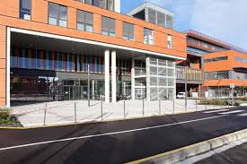 Sur le sommet de la colline et son versant méridional, le village de montmartre proprement dit et dans la plaine plus au nord, le village de clignancourt qui formait une agglomération à part se développant le long du chemin des bœufs (actuellement rue marcadet) 14. Purpan Chu Toulouse