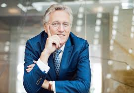 She was mayor of almere from 16 august 2003 till august 2015. Zoveel Verdient De Burgemeester Van Eindhoven Volgend Jaar