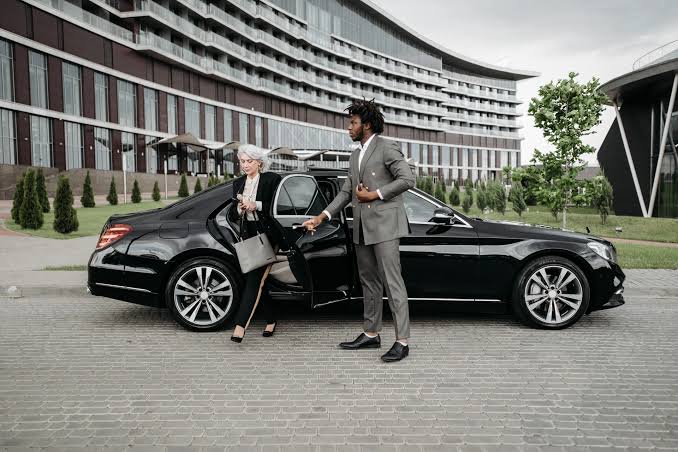 Private Chauffeur Luxury Transfers with Platinum