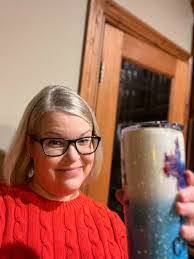 Robin Chaisson's Instagram, Twitter & Facebook