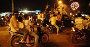.oleh jutaan umat islam di dunia ketika malam idul fitri atau malam takbiran sudah tiba, sekaligus menjadi kemenangan dan kebehagiaan tersendiri yang di rasakan oleh setiap individu umat islam. Yi8peihnwiis M