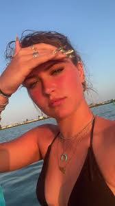 Ellie Osborne's Instagram, Twitter & Facebook