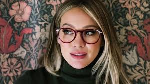 Hilary Duff Melahirkan Anak Ketiga dengan Proses Persalinan Water Birth di  Rumah