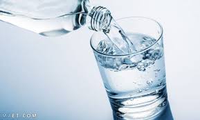 فوائد شرب الماء على الريق لصحة الجسم