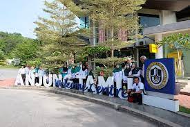 Uum's campus is nestled between blue hills in a valley of lush tropical forests through which runs 2 rivers, the sintok and the badak. Universiti Utara Malaysia Info Lengkap Biaya Pendaftaran