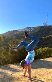 Hollywood is a neighborhood in the central region of los angeles, california. Hollywood Schild Fur Den Weg Zu Fuss Nach Oben 1 Airbnb