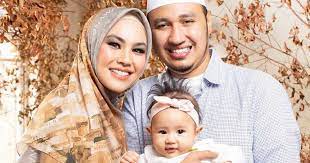 Dari pernikahan tersebut mereka telah dikaruniai buah hati bernama ia sama sekali tidak tahu hal ini sebelumnya. Kartika Putri Ungkap 10 Syarat Dari Habib Usman Sebelum Menikah