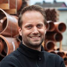 Ich habe einen neuen Job und arbeite jetzt als Abteilungsleiter Tiefbau bei  Henrich Baustoffzentrum GmbH & Co. KG.