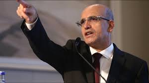 Ankara üniversitesi siyasal bilgiler fakültesi i̇ktisat bölümünü bitirdikten sonra yüksek lisansını i̇ngiltere'de university of exeter'de. Mehmet Simsek Babacan Hareketinin Icinde Degil Tam Gobeginde