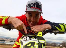 Log in to download, or make sure to confirm your account via email. Motogp La Convivenza Con Iannone E La Sfida Interna In Casa Honda Aleix Espargaro Scoraggia Lorenzo Impossibile Battere Marquez Con La Stessa Moto