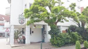 Der kaufvertrag (englisch sale of goods, französisch contrat d'achat) ist in den rechtswissenschaften ein vertrag, durch den ein käufer von einem verkäufer eine sache oder ein recht erwirbt, wofür der käufer als gegenleistung einen kaufpreis zu entrichten hat. Zentrum Gottmadingen Vermietete Gaststatte Bistro Incl Inventar Mit Lagerraumen Wc Anlagen Und Tg Stellplatz Gastronomie Gottmadingen 2q77u4l