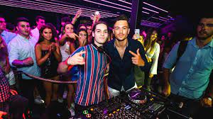 Victoria has been plunged into a third lockdown after a cluster of cases linked to its hotel quarantine system grew to 13 overnight, with other states slamming their borders shut. The Shock Of Stage 4 Restrictions Felt By Businesses Across Melbourne Neos Kosmos