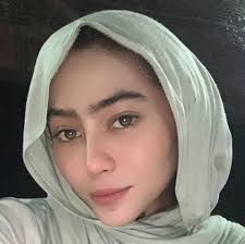 Awek kelantan hot & cantik