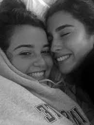 Lauren junto a amigos