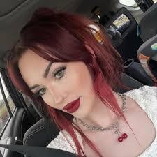 Justine Vann's Instagram, Twitter & Facebook