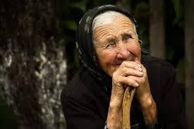 Ha nem lesz több reggel…… Máli korán ébredt, mint mindig. Odakint még sötét  volt, de szinte percről percre világosodott. Egy távoli kutya ugatás, az  erdő felől egy bagoly kiáltása, de ezen kívül