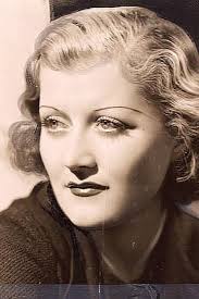 Colleen Clare's Instagram, Twitter & Facebook