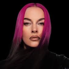 Kim Hnizdo (@kimhnizdo) • Instagram photos and videos