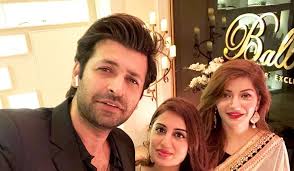 Madiha naqvi tied the knot with mqm leader faisal sabzwari during the weekend. Madiha Naqvi Wedding Pics Madiha Naqvi With Her Ex Husband And Second Husband Faisal Sabzwari Youtube Anchor Madiha Naqvi With Her Husband Anchor Madiha Naqvi Madiha Baju Muslim