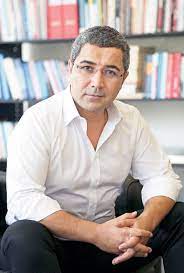 Habertürk sunucusu veyis ateş, katıldığı bir televizyon programında fetö ve türkçe olimpiyatları paylaşımları hakkında konuştu. Veyis Ates Hep Muhabir Kalmak Isterim