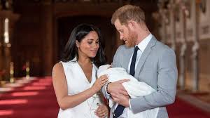 Nachdem herzogin meghan markle und prinz harry ihren sohn zum ersten mal in der öffentlichkeit zeigten, haben sie nun auch den namen des kleinen verraten. H Bewpd1wx2mwm
