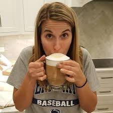 Julie Lear's Instagram, Twitter & Facebook