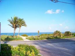 Tween waters inn gets it's name because it is located on a narrow part of captiva island with the gulf of mexico on one side and pine island sound on the other. Tween Waters Inn Access To Private Beach Bild Von Tween Waters Island Resort Spa Captiva Island Tripadvisor