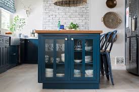 1001 Idees Deco Avec La Couleur Pantone 2020 Le Classic Bleu En 2020 Couleur Pantone Mobilier Bleu Deco