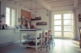 Trovare il giusto arredamento per una casa di campagna è fondamentale per fare in modo che mantenga la sua identità e ci aiuti a vivere a pieno i momenti che trascorriamo nella nostra abitazione. Arredi D Epoca E Pezzi Di Recupero Per La Casa Di Campagna Restaurata Cose Di Casa