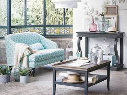 Belles Idees Deco Pour Rajeunir Ses Meubles Classiques Mobilier De Salon Idee Deco Canape Petit Espace