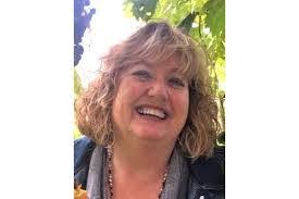 Elizabeth Grimshaw's Instagram, Twitter & Facebook