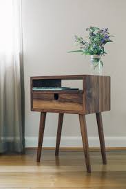 Mid Century Walnut Bedside Table Muebles De Los Anos 50 Diseno De Muebles Muebles De Madera Modernos