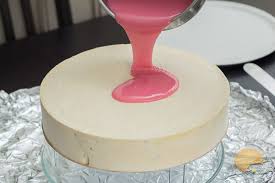Recettescooking.com vous présente la recette suivante : Le Girl Power Entremets Framboises Pralines Roses Meringue Et Mousse Legere Au Chocolat Blanc Sucre D Orge Et Pain D Epices