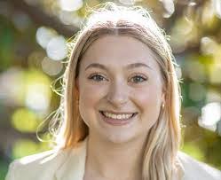 Anna Hicks's Instagram, Twitter & Facebook