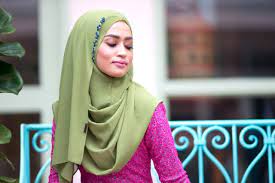 Badem modelli şal modeli (anlatımlı) 16 ilmek atalım, bir sıra örelim tersten, düz tarafa geçince örneği kurmaya başlayalım. Ozel Gunler Icin Modern Sal Baglama Modelleri Resim 1