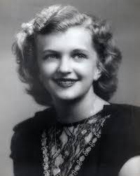 Mitzi Howell's Instagram, Twitter & Facebook