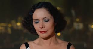 How many movies does he _____ daily ? sees