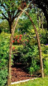 une arche de noisetier express jardins champetres arche jardin decoration jardin exterieur