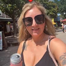 Does anyone know someone who owns a classic or luxury car for wedding  drop-off in September?