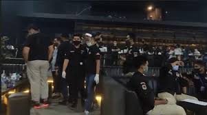 Check spelling or type a new query. Acara Hiburan Malam Di Makassar Dibubarkan Petugas Karena Langgar Protokol Kesehatan Bagian 1