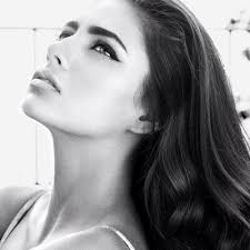 Samantha Downie's Instagram, Twitter & Facebook