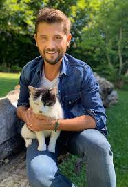 Christophe beaugrand est né le 2 janvier 1977 à massy en région parisienne. Christophe Beaugrand Dans La Vie Secrete Des Chats Le Tour De France Des Chats Cet Apres Midi Sur Tf1 Le Zapping Du Paf